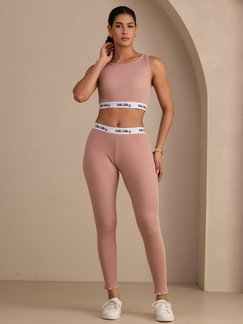 Seiden Baumwoll Sportliches Crop Tanktop Und Schmal Geschnittene Jogginghose Mit Kordelzug Im Set