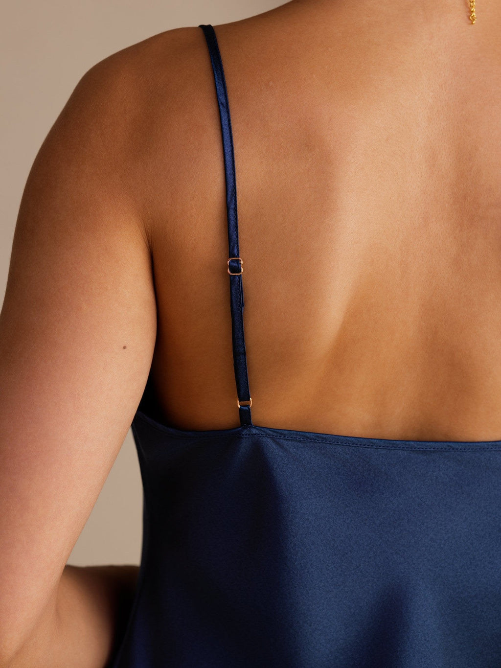 Damen Camisole Top Aus 100 Prozent Maulbeerseide Mit Verstellbaren Spaghettiträgern Und V Ausschnitt