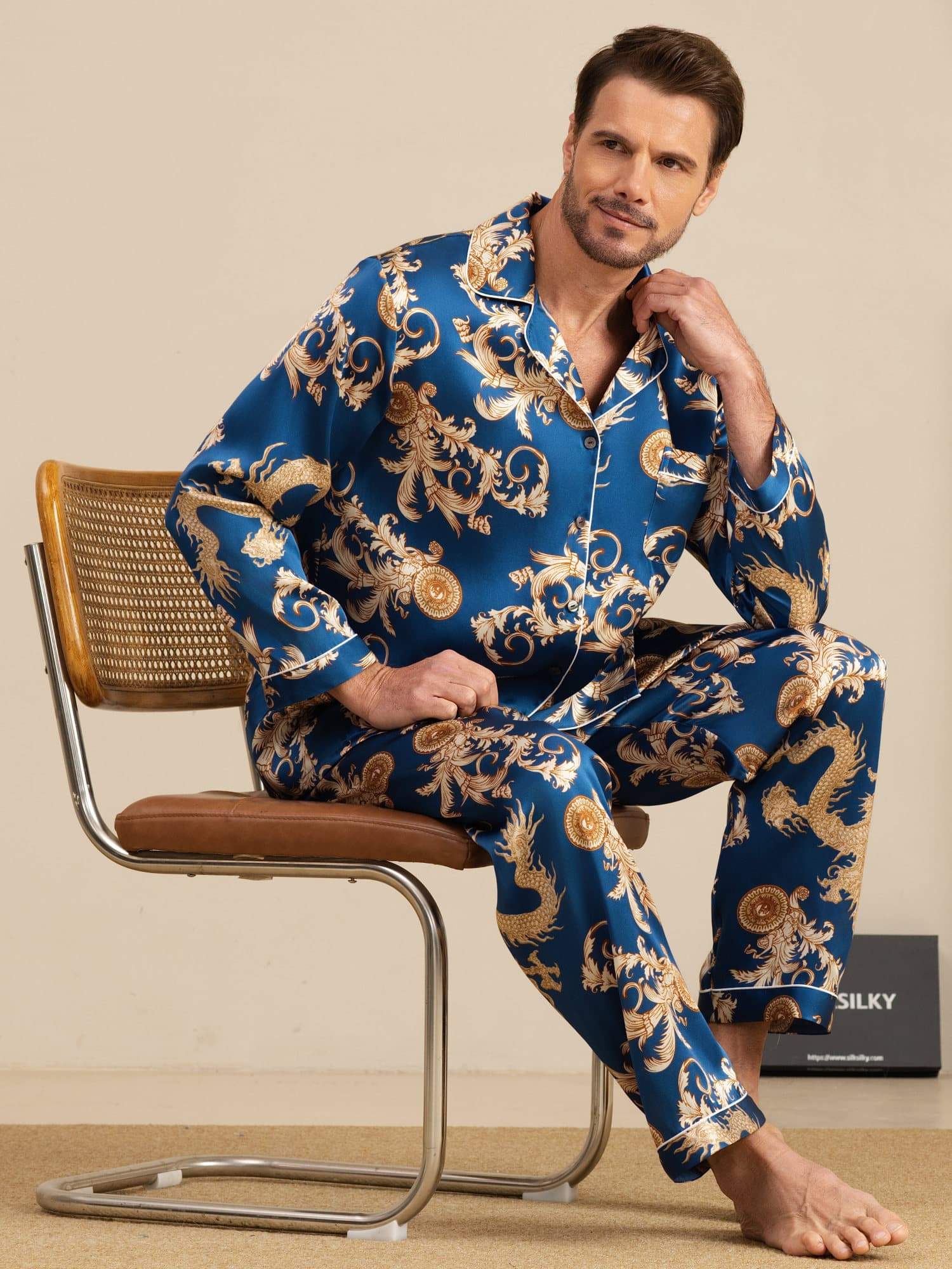 Pure Seide Herren Drachen Print Langarm Notch Kragen Pyjama Set