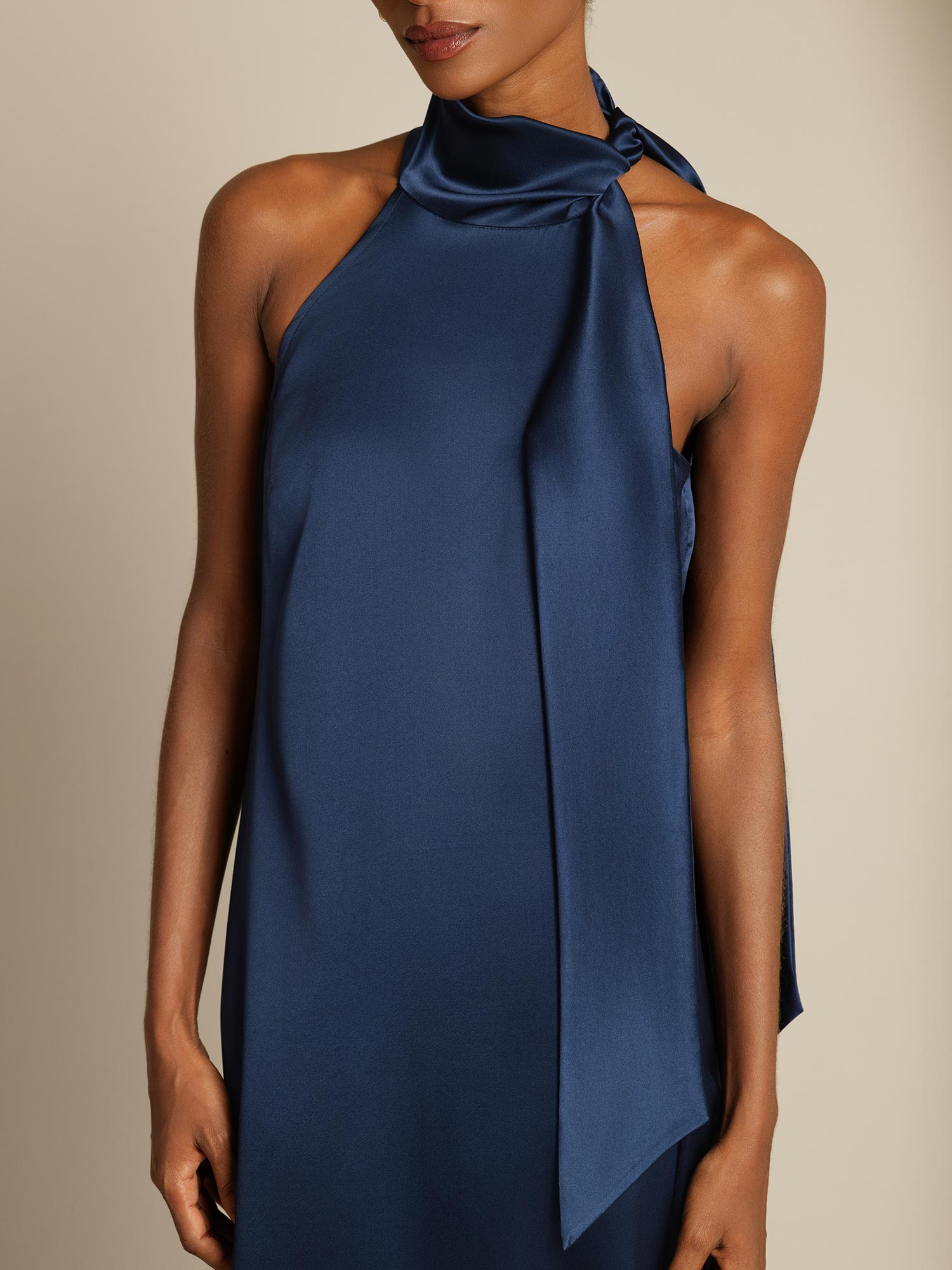 19Momme Seide Schleifenhals Kleid