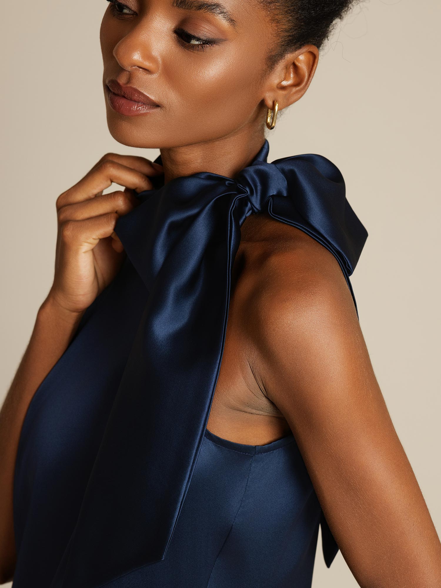 19Momme Seide Schleifenhals Kleid