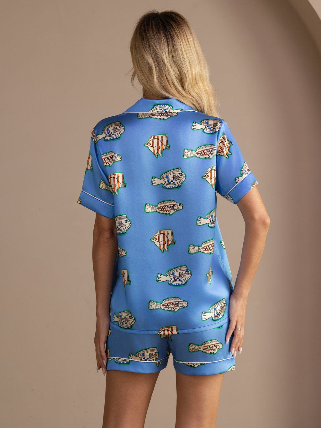 100% Maulbeerseide Damen Kurzararm Knopf Pyjama Set Mit Fisch Print