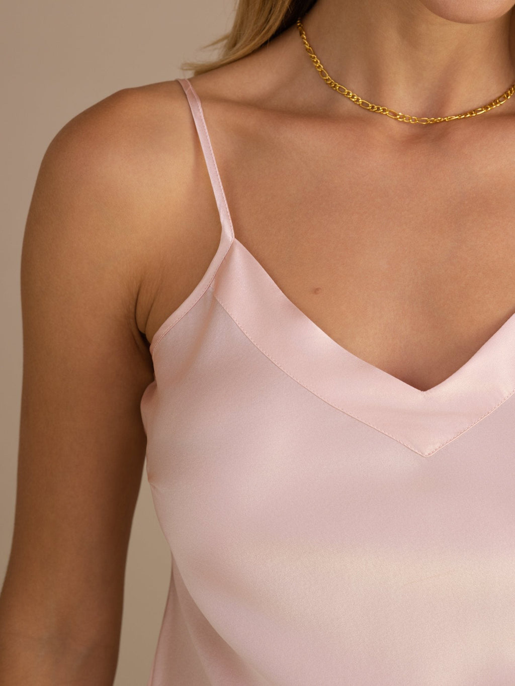 Damen Camisole Top Aus 100 Prozent Maulbeerseide Mit Verstellbaren Spaghettiträgern Und V Ausschnitt