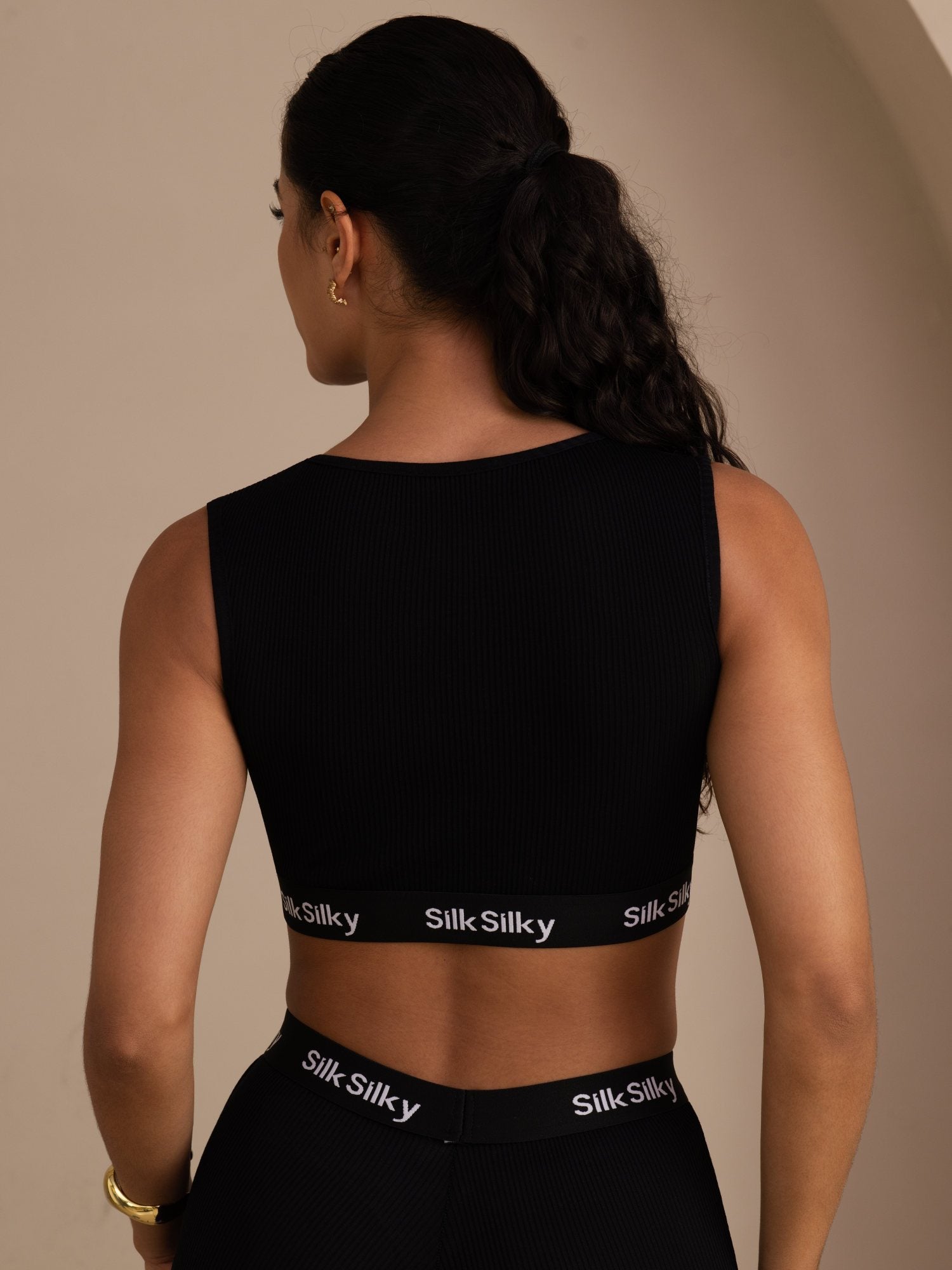 Seiden Baumwolle Sportliches Kurzes Tanktop Mit Breiten Trägern Und Logo Elastischem Band