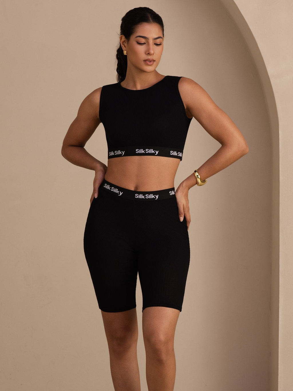 Seiden Baumwolle Sportliches Kurzes Tanktop Mit Breiten Trägern Und Logo Elastischem Band
