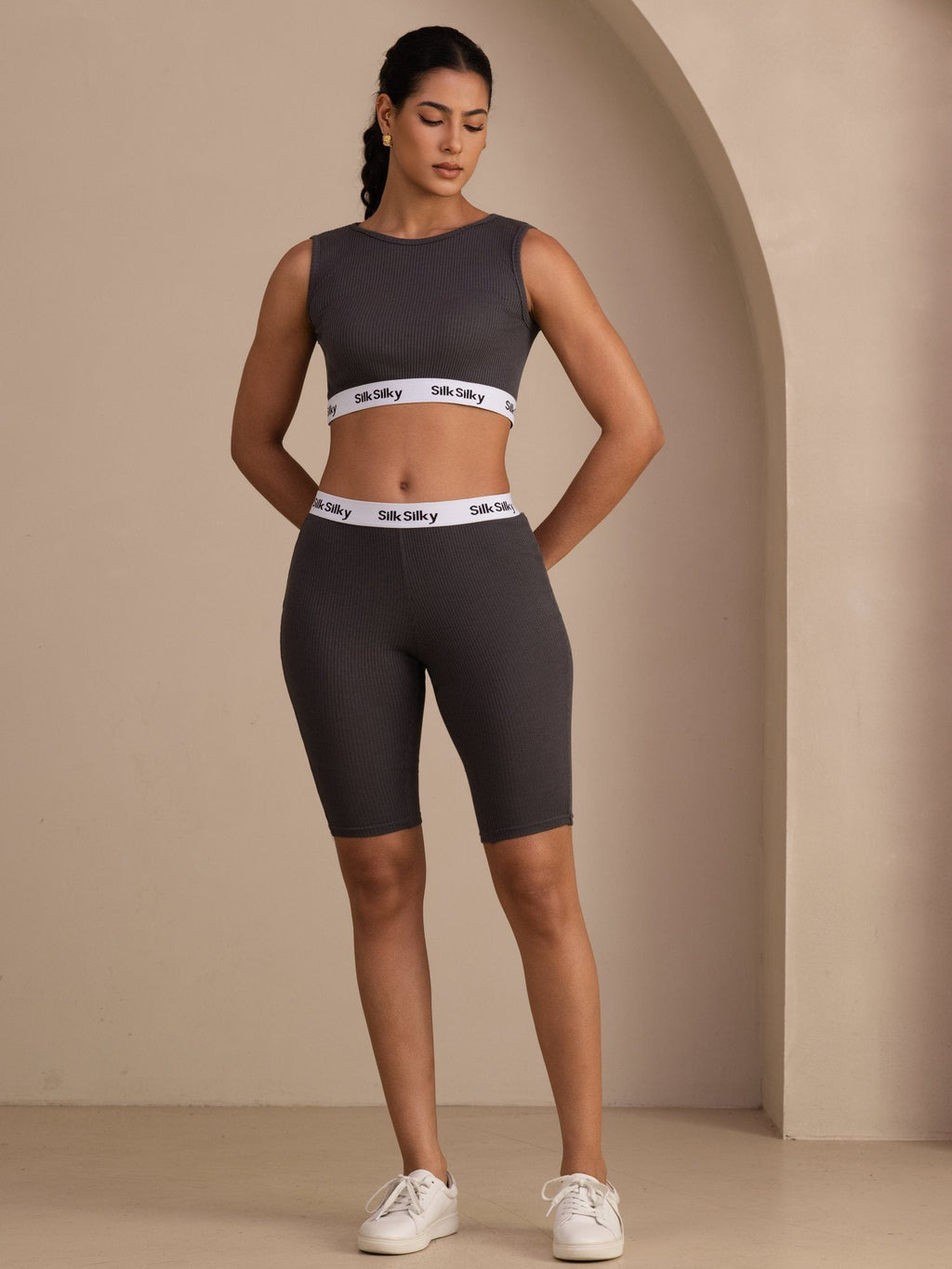 Silk Cotton Sporty Wide Strap Crop Tank Top Und High Waist Bike Shorts 2Pcs Set