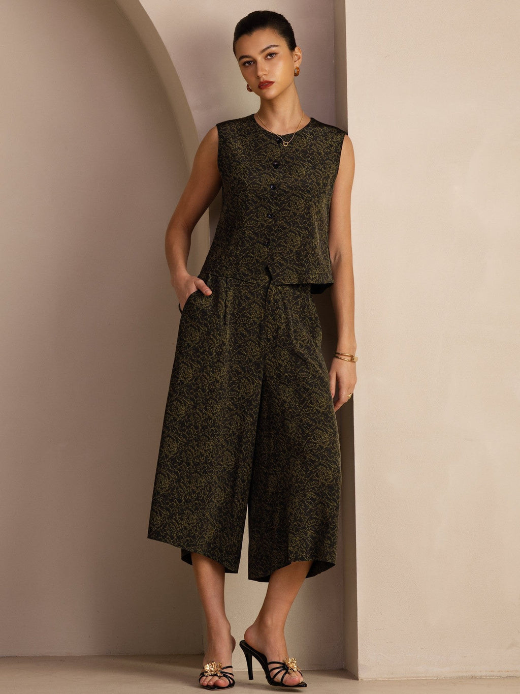 26Momme 100 Maulbeerseide Damen Bedrucktes Ärmelloses Westentop Und Culotte Hose Set