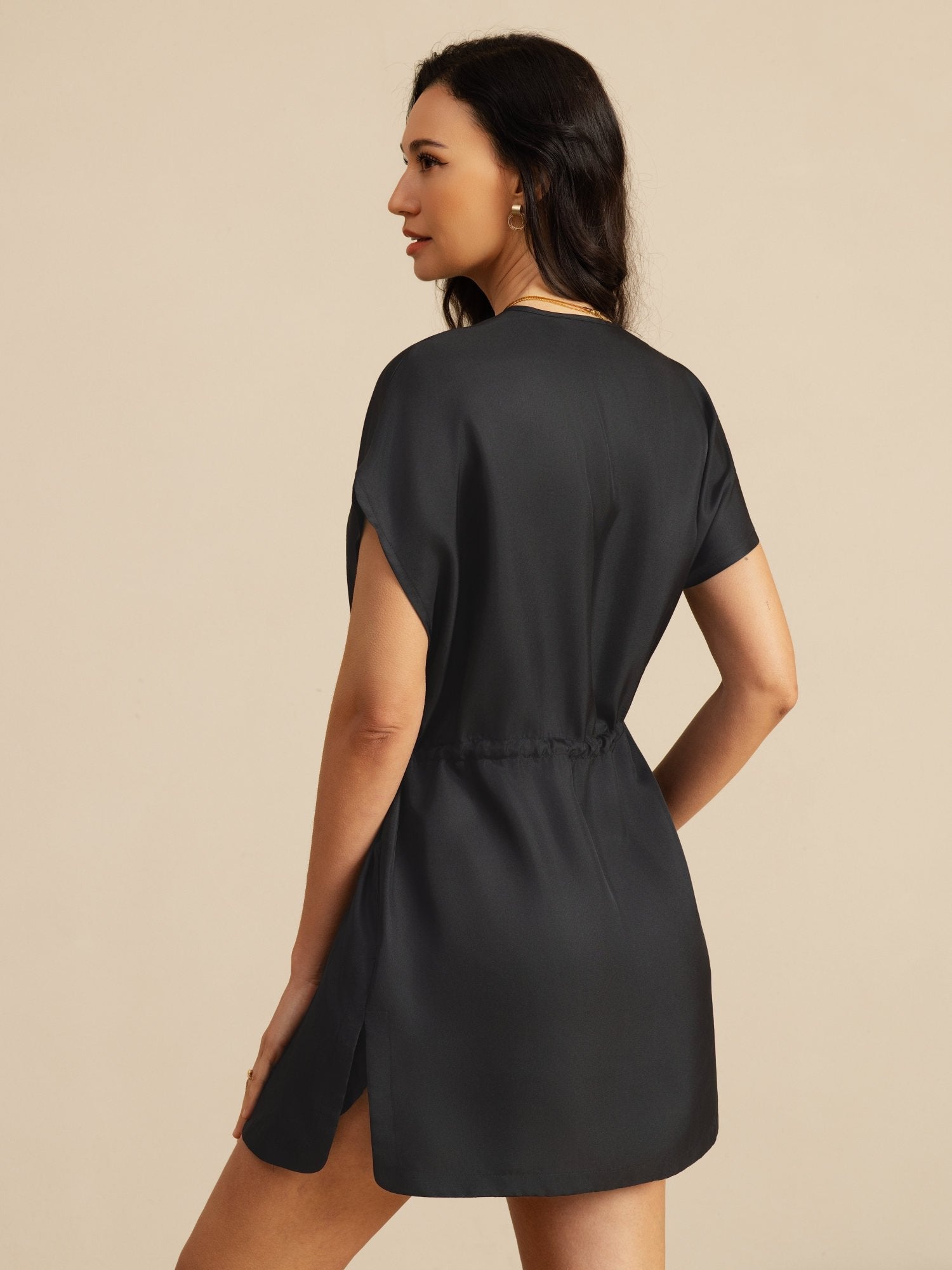 Reine Seide Henley Kragen Cap Ärmel Kurzes Kleid Mit Kordelzug