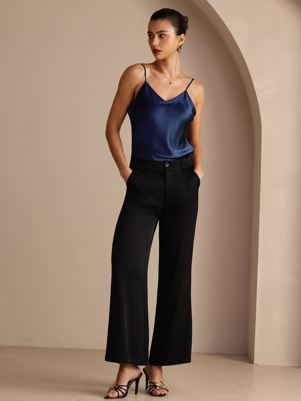 Damen Camisole Top Aus 100 Prozent Maulbeerseide Mit Verstellbaren Spaghettiträgern Und V Ausschnitt