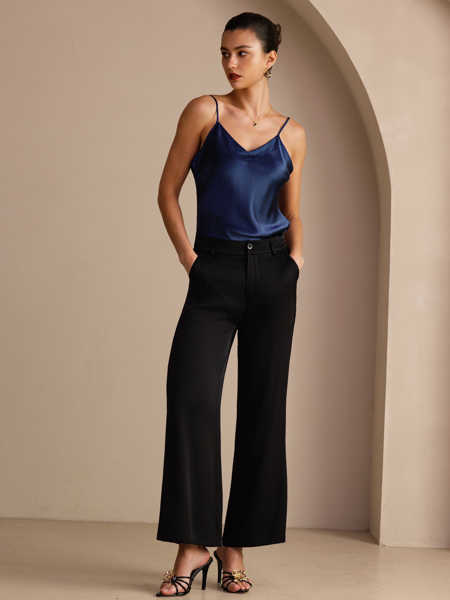Damen Camisole Top Aus 100 Prozent Maulbeerseide Mit Verstellbaren Spaghettiträgern Und V Ausschnitt