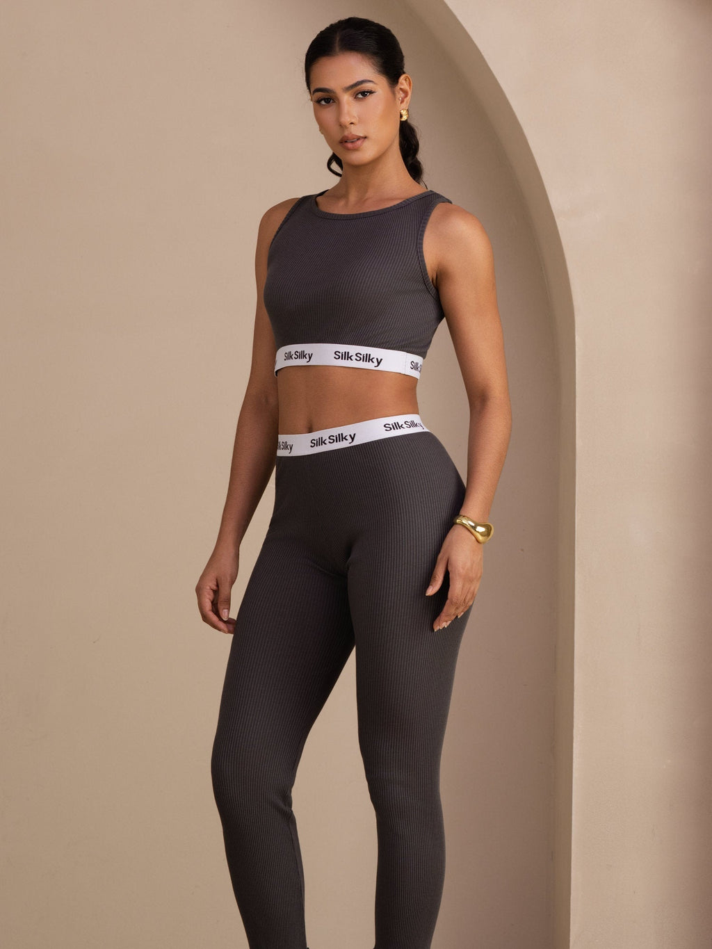 Seiden Baumwoll Sportliches Crop Tanktop Und Schmal Geschnittene Jogginghose Mit Kordelzug Im Set