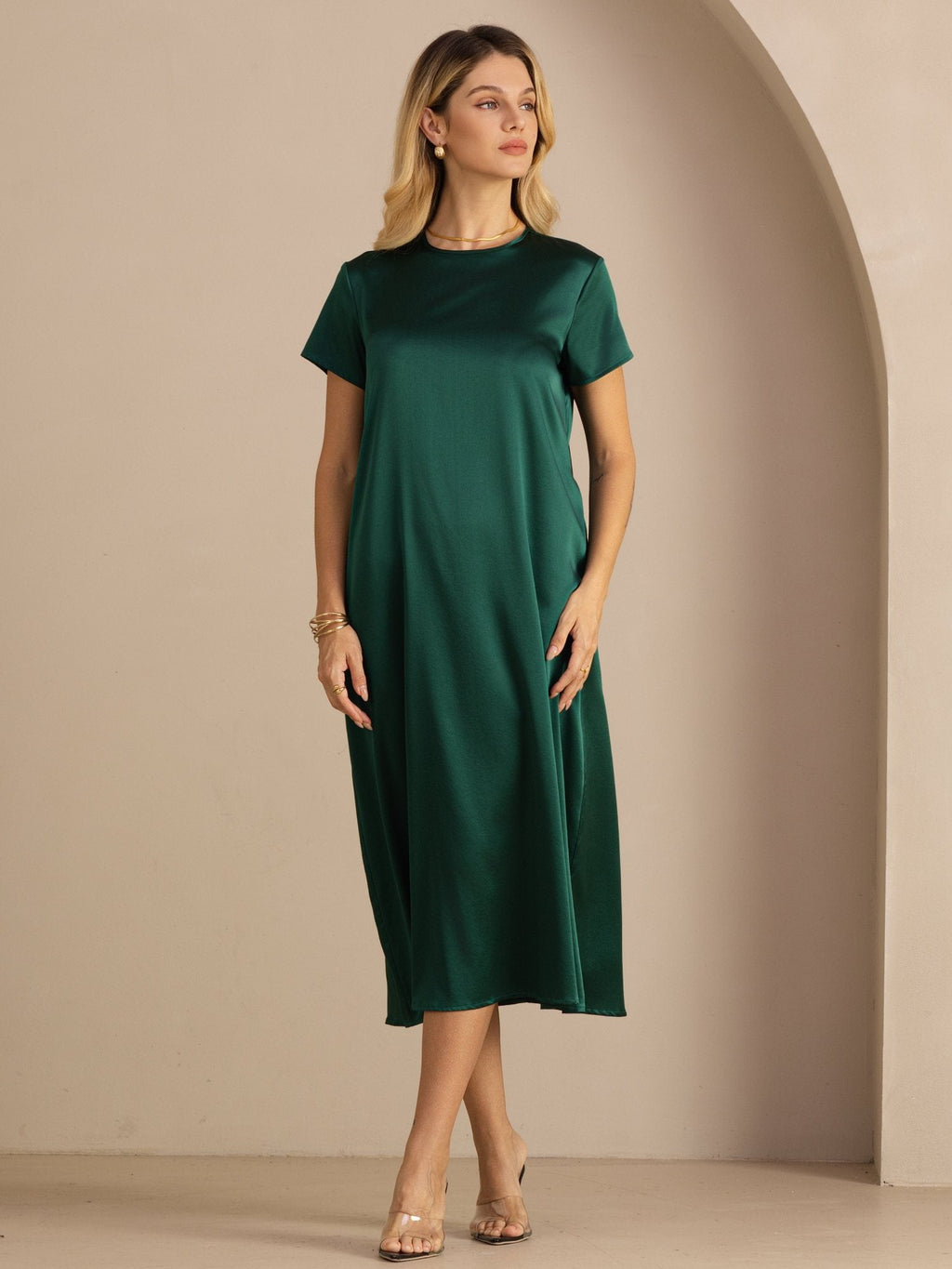 Midikleid aus 19 Momme Seide mit Rundhalsausschnitt Kurzarm und Seitentaschen