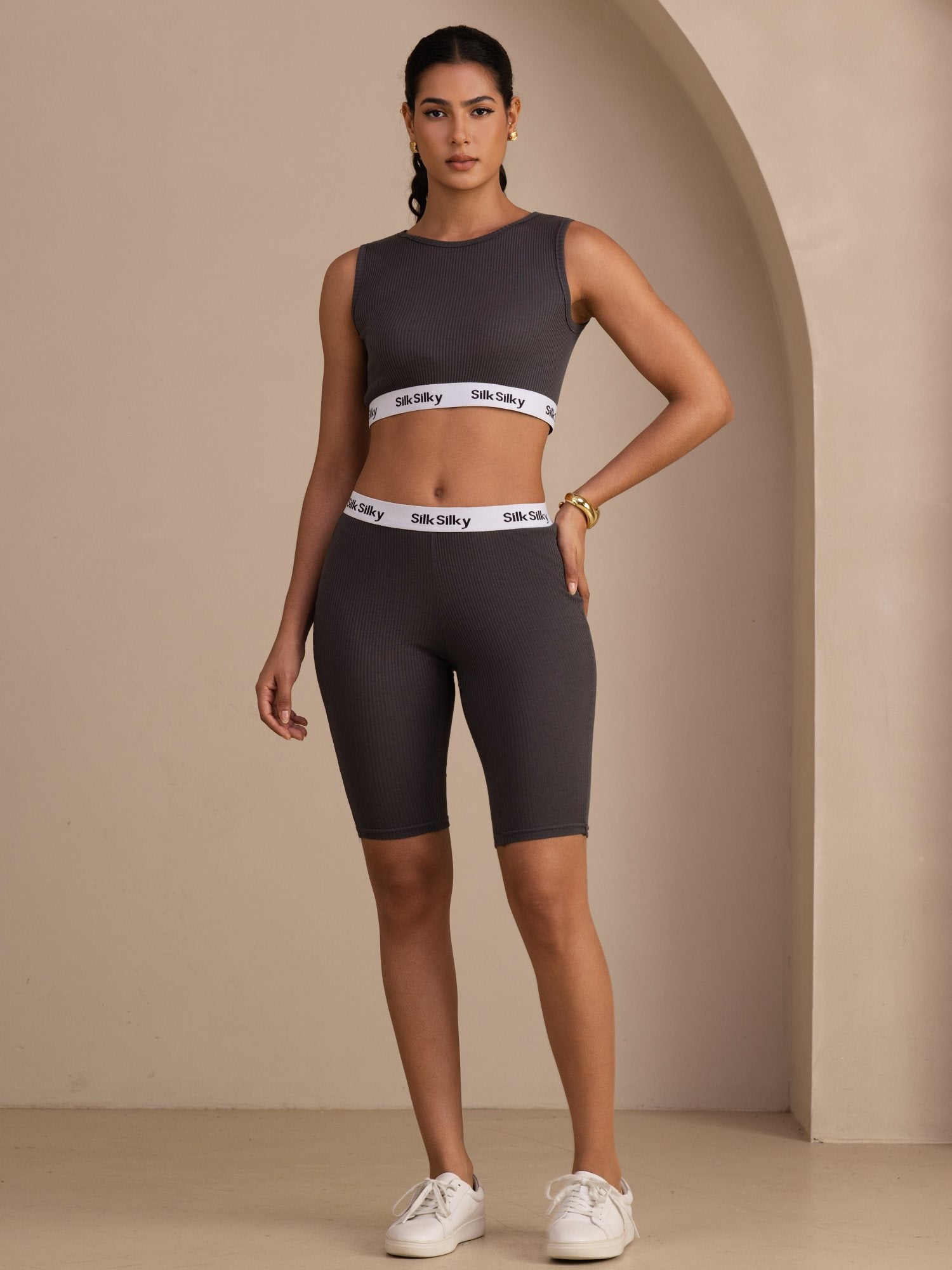 Silk Cotton Sporty Wide Strap Crop Tank Top Und High Waist Bike Shorts 2Pcs Set