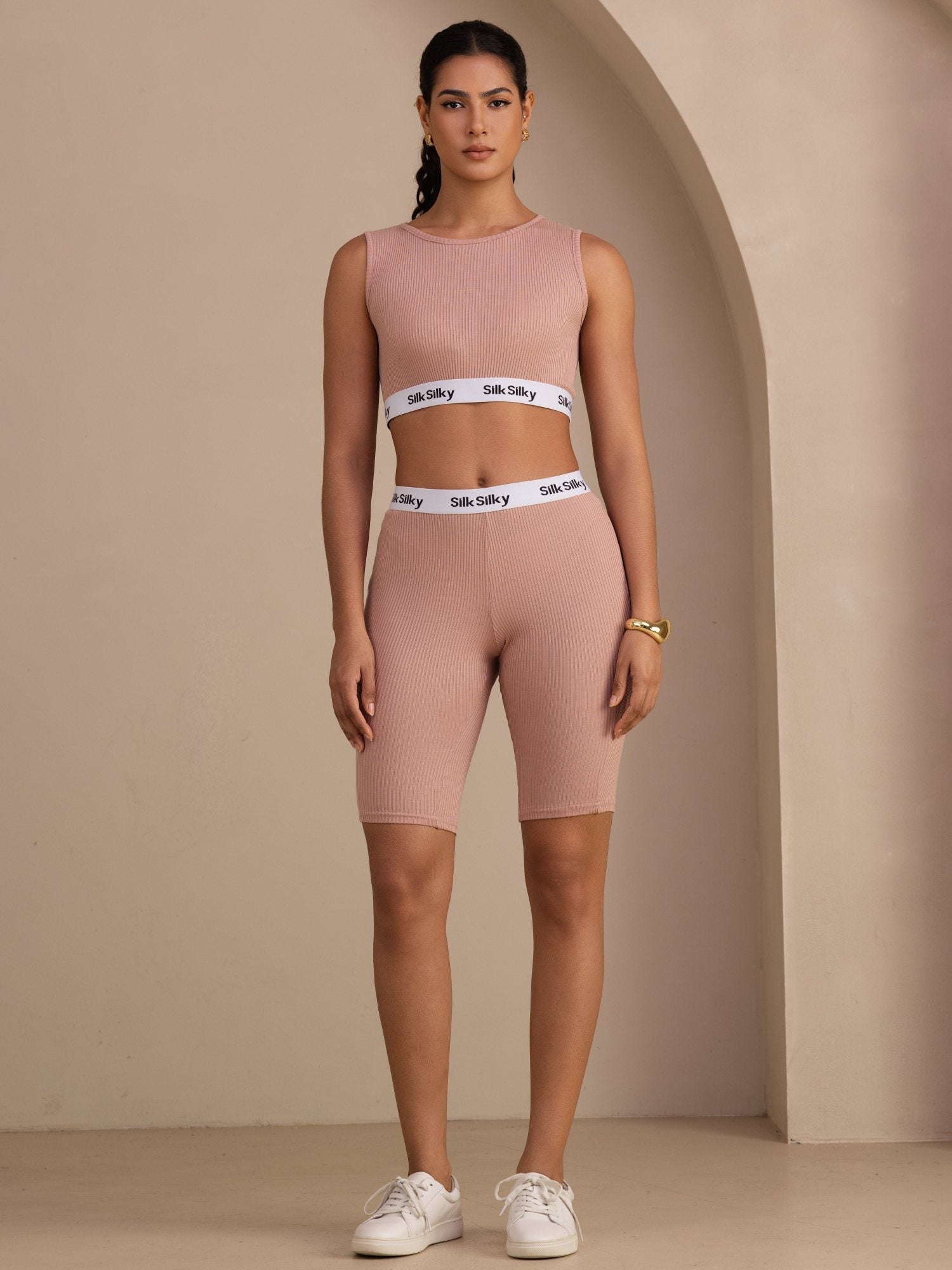 Silk Cotton Sporty Wide Strap Crop Tank Top Und High Waist Bike Shorts 2Pcs Set