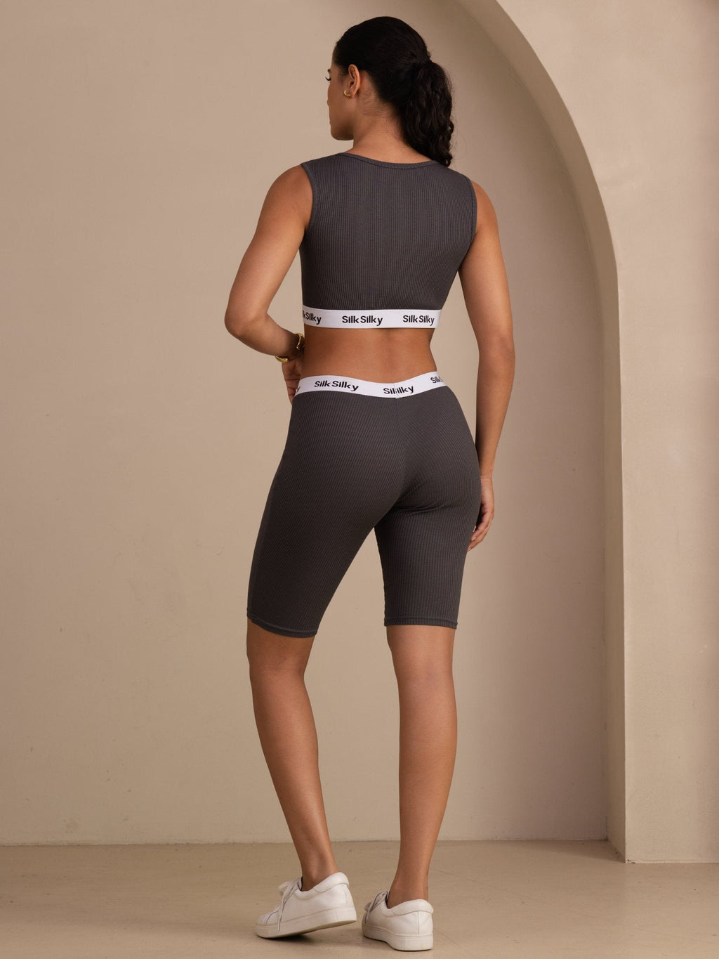 Silk Cotton Sporty Wide Strap Crop Tank Top Und High Waist Bike Shorts 2Pcs Set