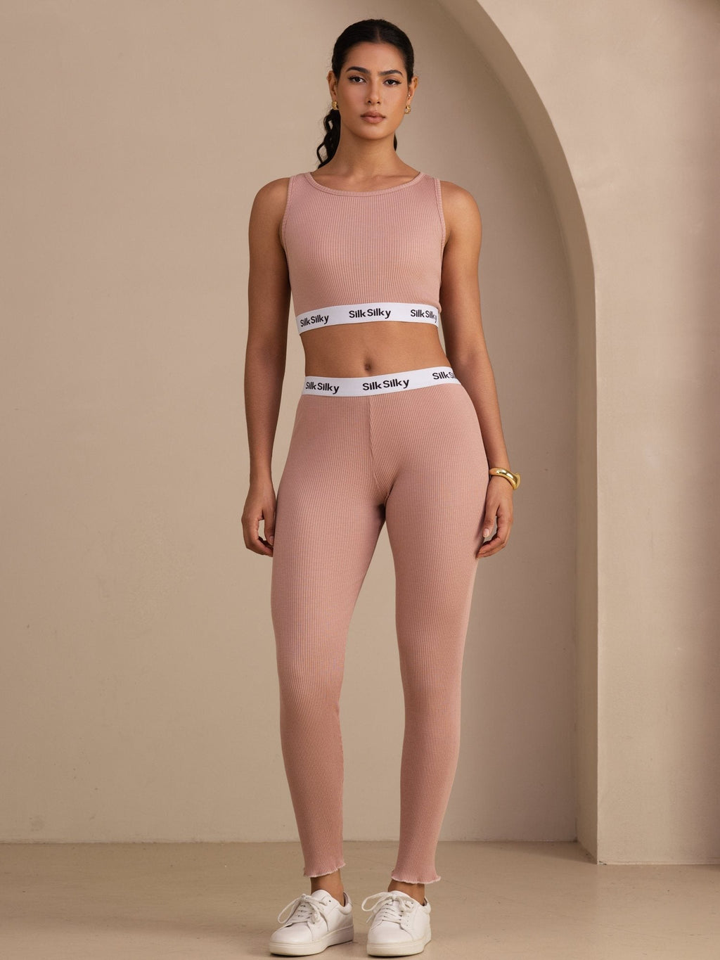 Seiden Baumwoll Sportliches Crop Tanktop Und Schmal Geschnittene Jogginghose Mit Kordelzug Im Set