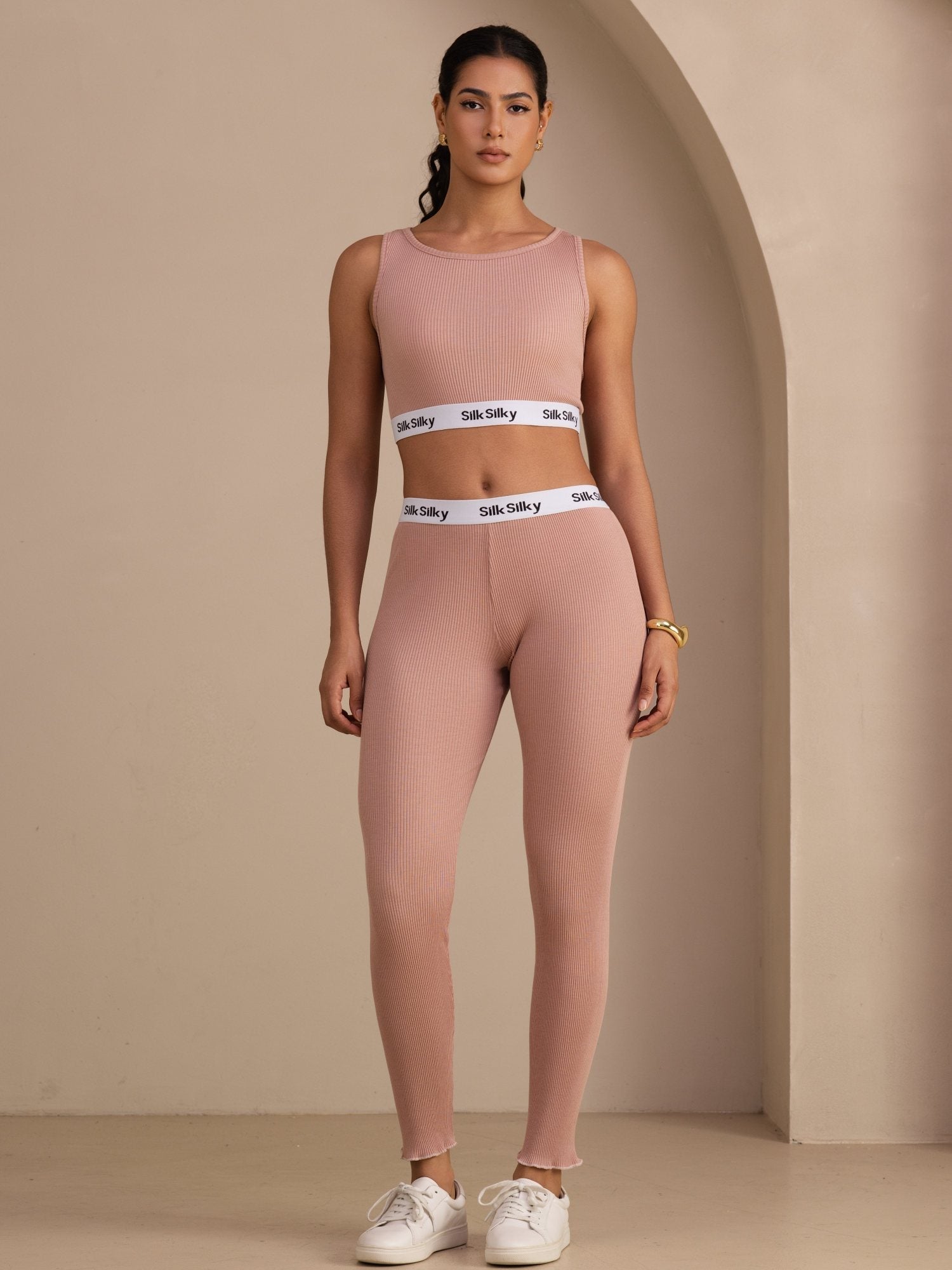 Seiden Baumwoll Sportliches Crop Tanktop Und Schmal Geschnittene Jogginghose Mit Kordelzug Im Set