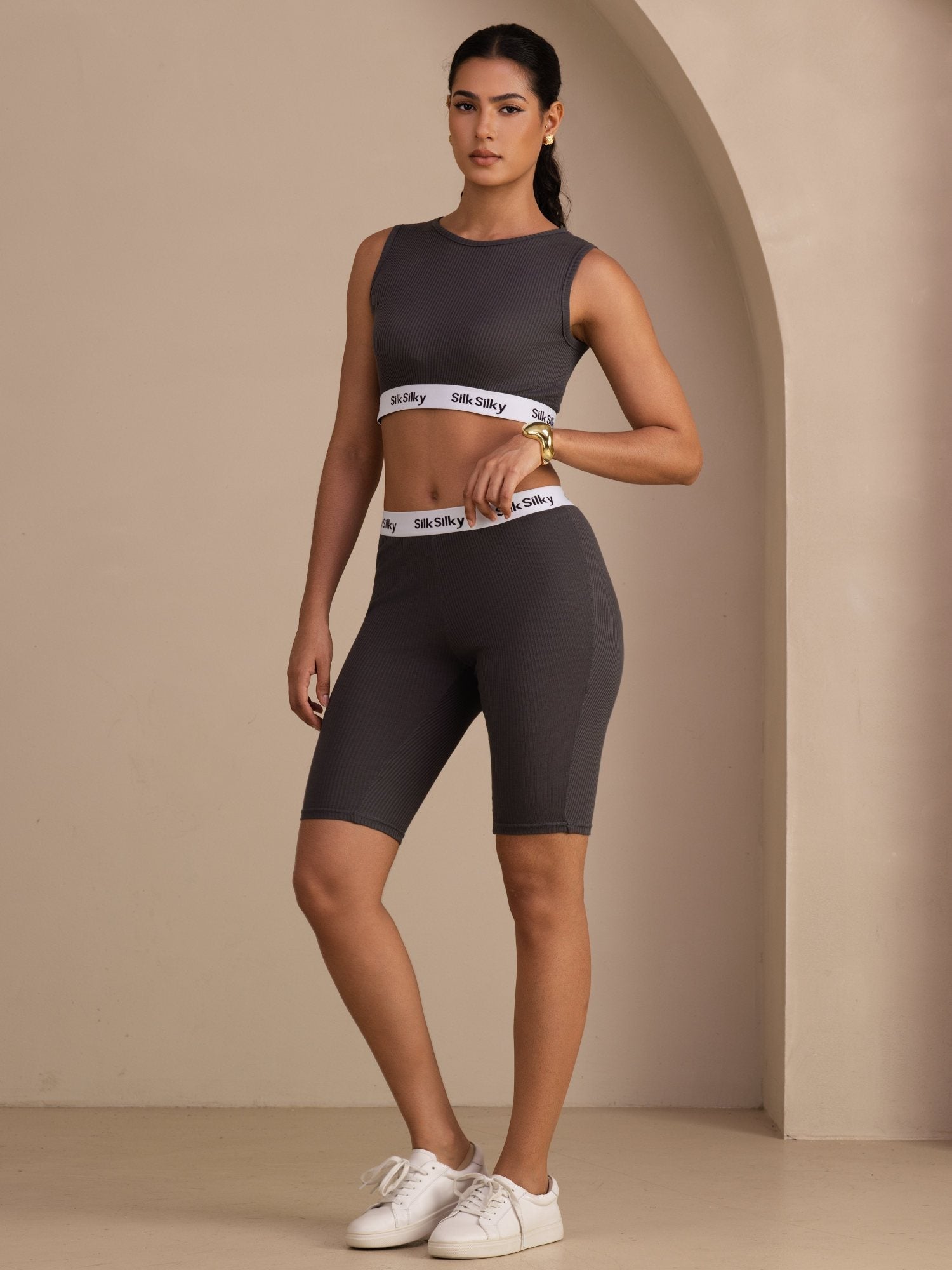 Silk Cotton Sporty Wide Strap Crop Tank Top Und High Waist Bike Shorts 2Pcs Set