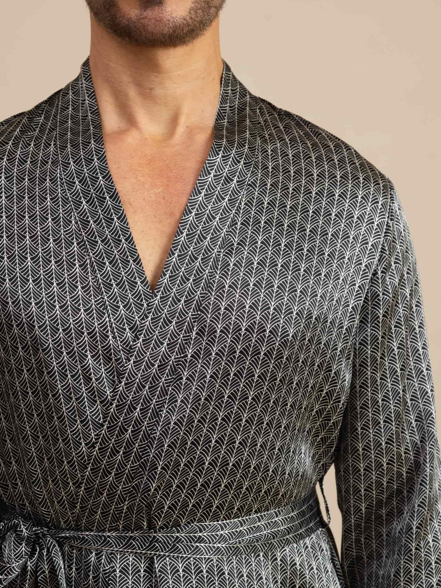 Reine Seide Herren Knielanger Ginkgo Bedruckter Bademantel Mit Gürtel Design