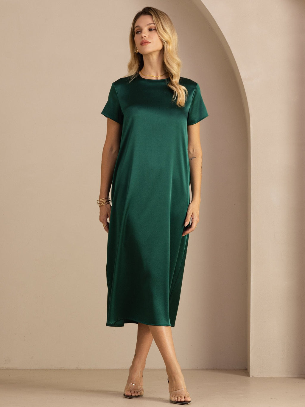 Midikleid aus 19 Momme Seide mit Rundhalsausschnitt Kurzarm und Seitentaschen