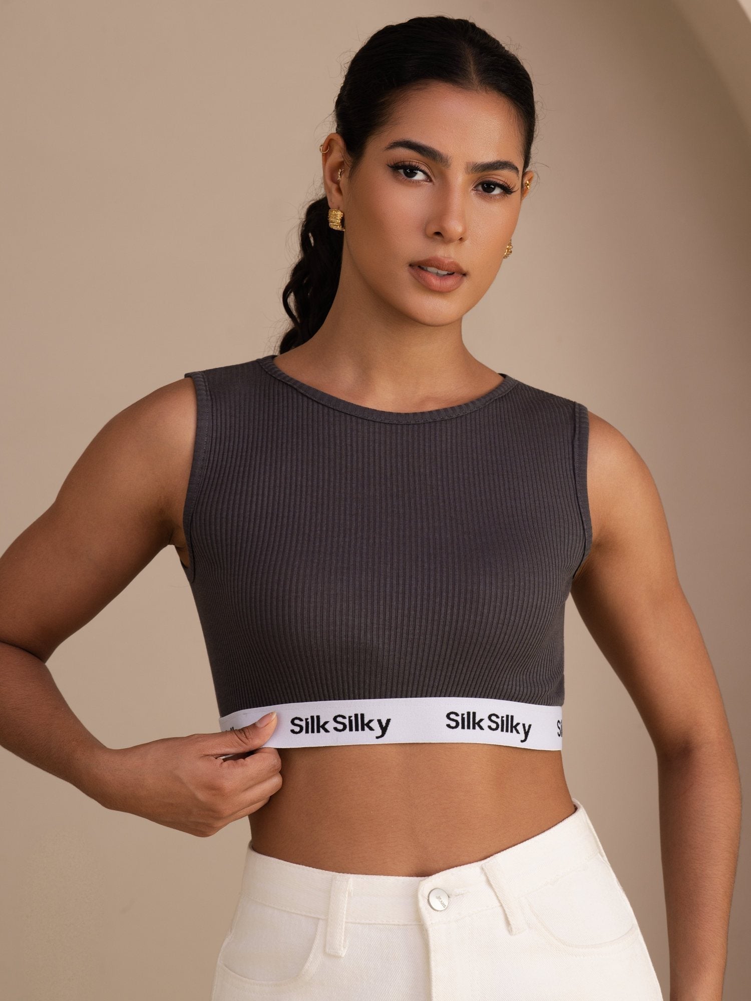 Seiden Baumwolle Sportliches Kurzes Tanktop Mit Breiten Trägern Und Logo Elastischem Band