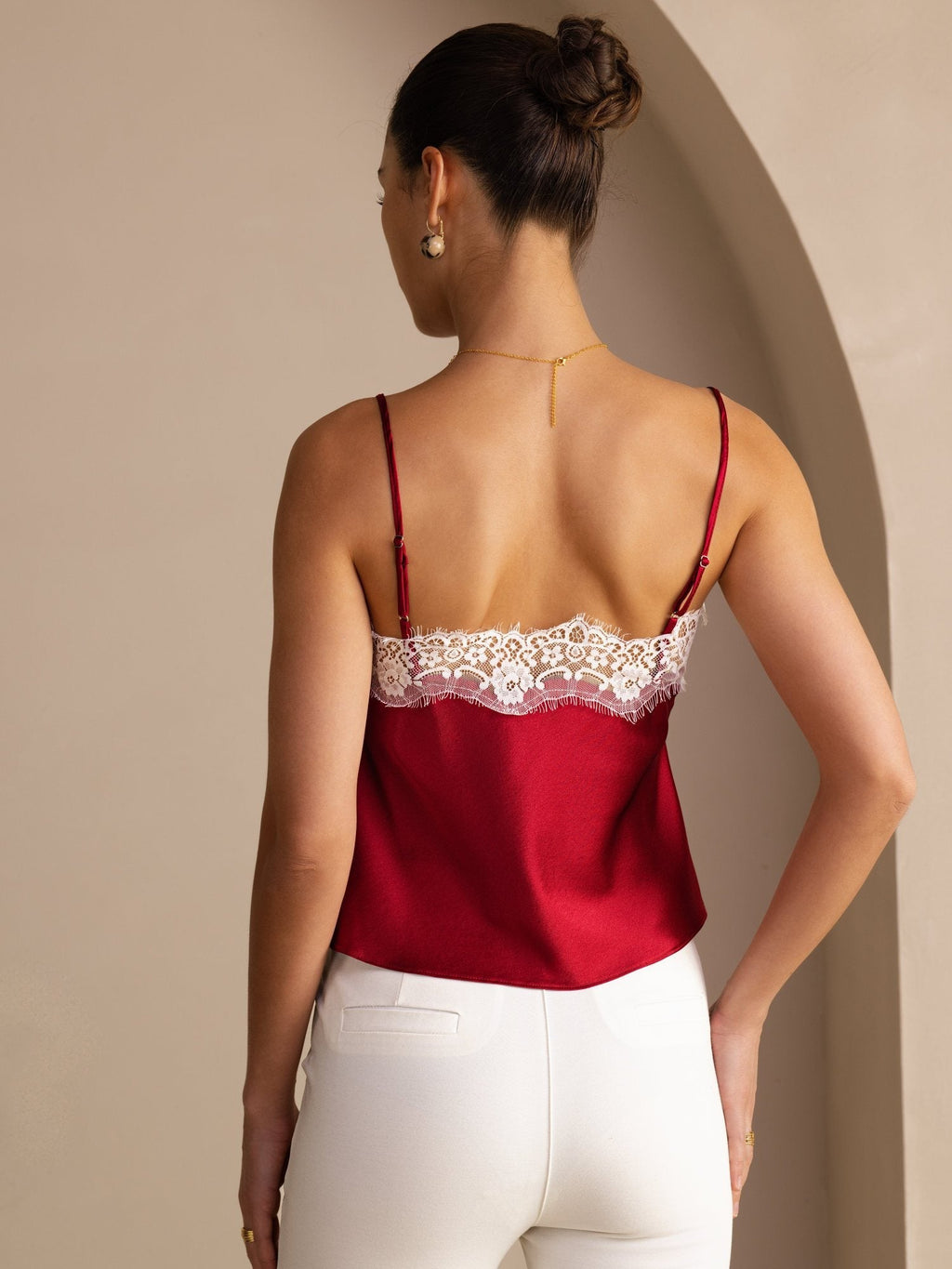 19Momme Seiden Damen Verstellbares Spaghettiträger V Ausschnitt Spitzenbesatz Camisole Top