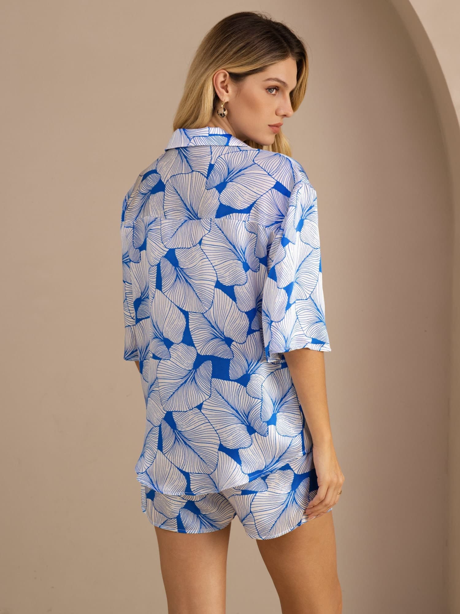 19Momme Reine Seide Damen Pyjama Set Mit Blätterdruck Kurzarm Und Knopfleiste