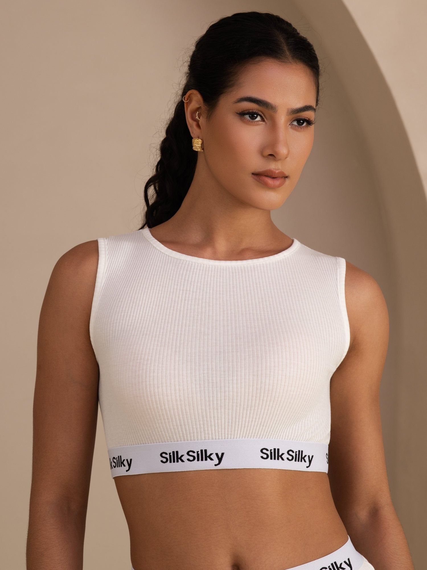 Seiden Baumwolle Sportliches Kurzes Tanktop Mit Breiten Trägern Und Logo Elastischem Band